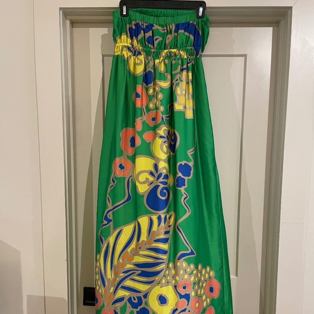 Long green dress with abstract floral motif